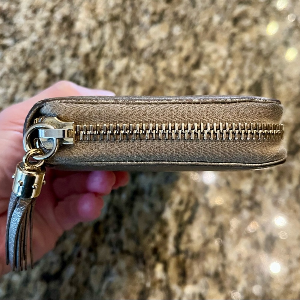 Gucci Metallic Gold Leather
Soho Zip Around Wallet - Picture 5 of 10